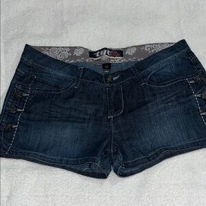 Tyte Jean shorts Button detail on side size 7